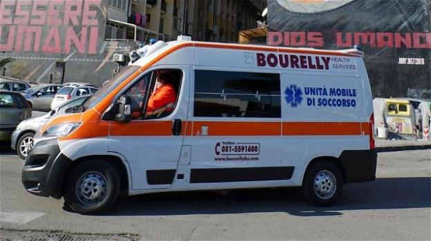 Napoli: ambulanza e operatori 118 sequestrati da un gruppo di ragazzini