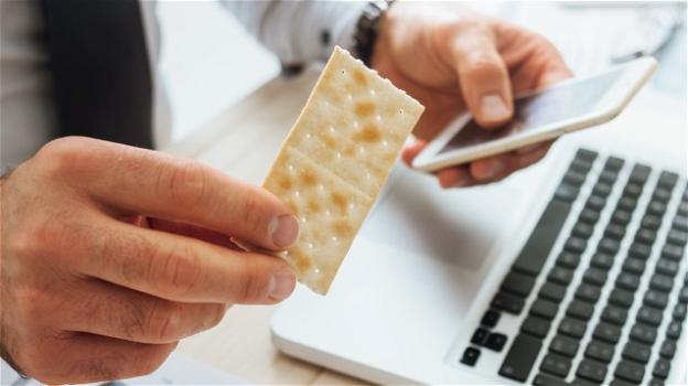 Mangiare cracker ogni giorno può diventare un’abitudine molto dannosa per la salute