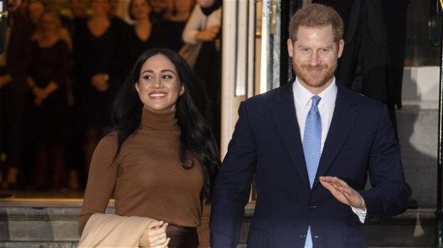 Bufera a Buckingham Palace: Harry e Meghan abbandonano la Royal Family