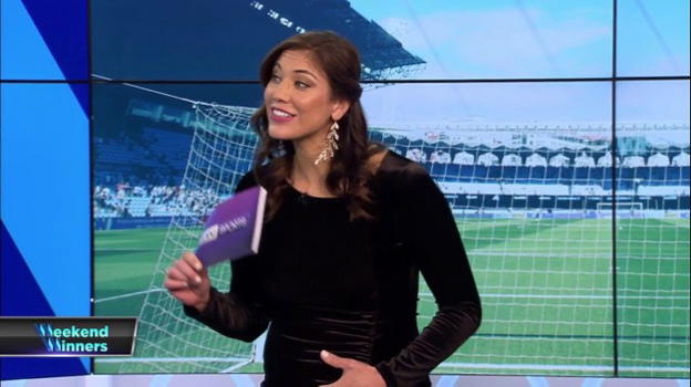 Hope Solo, la superstar del calcio, è incinta di due gemelli