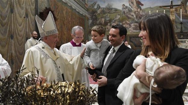 Papa Francesco: il battesimo ai piccoli è importante
