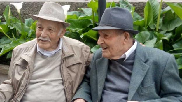 Nonno Egidio e nonno Paris, gemelli, tagliano insieme il traguardo dei 100 anni