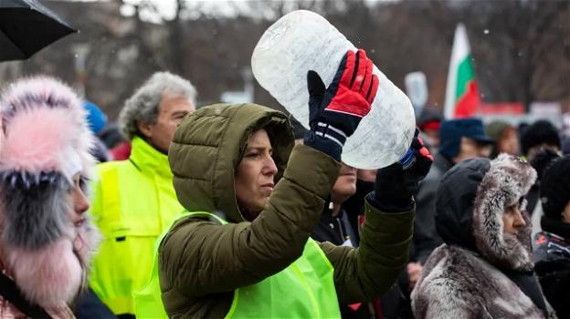 Bulgaria: tolta l’acqua alla popolazione per approvvigionare le fabbriche