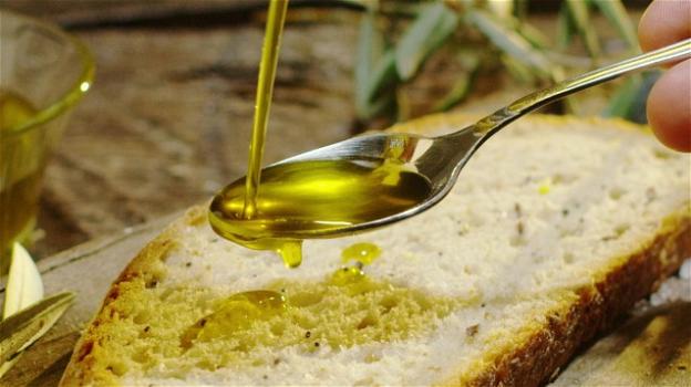 Olio di oliva: un cucchiaio a digiuno la mattina è un vero toccasana per la salute