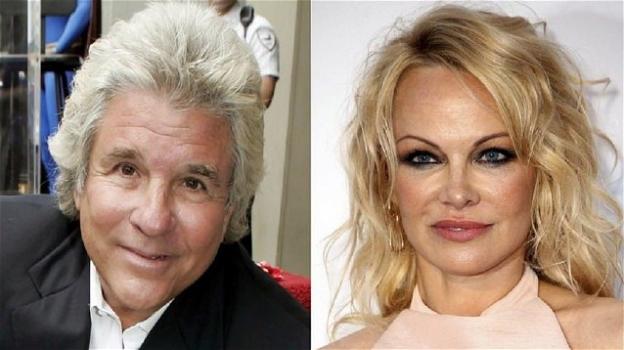 Pamela Anderson si è sposata per la quinta volta, ha detto sì al 74enne Jon Peters
