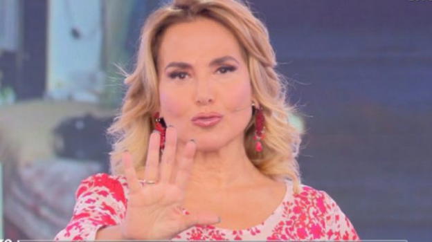 Pomeriggio 5, truffati Barbara D’Urso e il suo staff: "Mi fai tanto schifo!"