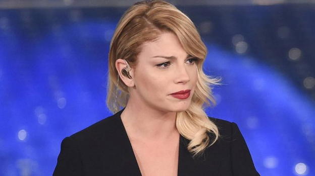 Emma Marrone dovrà dire addio ai capelli biondi
