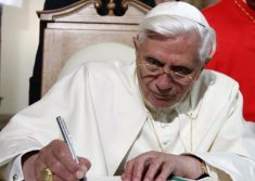 Papa Ratzinger non ha firmato il libro