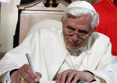 Papa Ratzinger non ha firmato il libro "Dal profondo del nostro cuore"