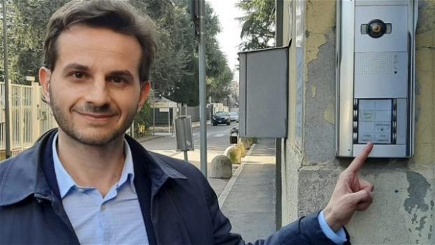 Consigliere regionale citofona a Salvini: “Sono qui i 49 milioni?”