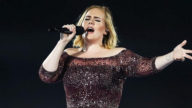 Adele torna sui social e si mostra dimagrita: ecco quanti chili ha perso