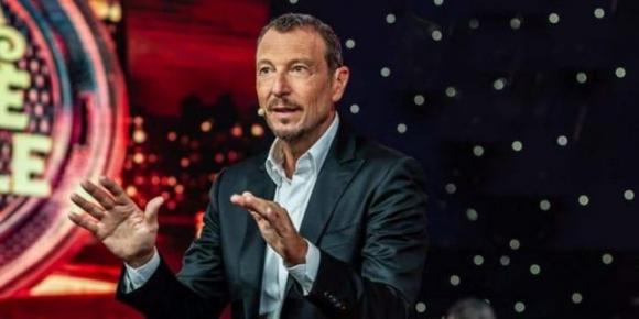 Elisabetta Gregoraci accusa Savino dopo l’esclusione, Amadeus: “Ecco come è andata”