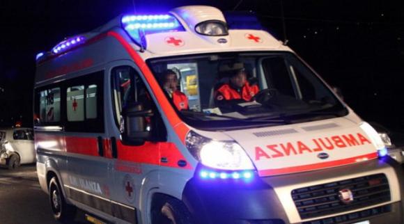 Torino, uomo si taglia le emorroidi con le forbici: ricoverato d’urgenza