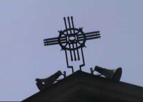 Milano: entra in chiesa, sale sull’altare e bestemmia a squarciagola durante la Messa
