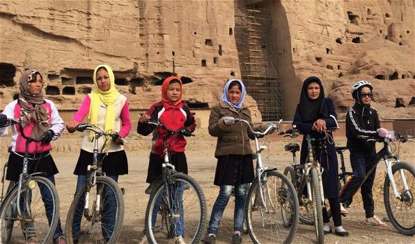 Olimpiadi di Tokyo, distrutte le bici della Nazionale afgana: “Siete donne, per voi niente Giochi”