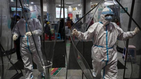 Coronavirus, l’Italia dichiara lo stato di emergenza. La coppia cinese era stata a Parma. Terzo caso sospetto a Roma