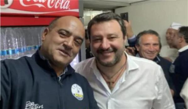 Calabria: il candidato leghista manda il gemello ai comizi di Salvini al posto suo