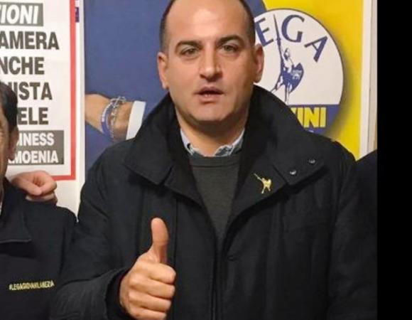 Calabria: il candidato leghista manda il gemello ai comizi di Salvini al posto suo