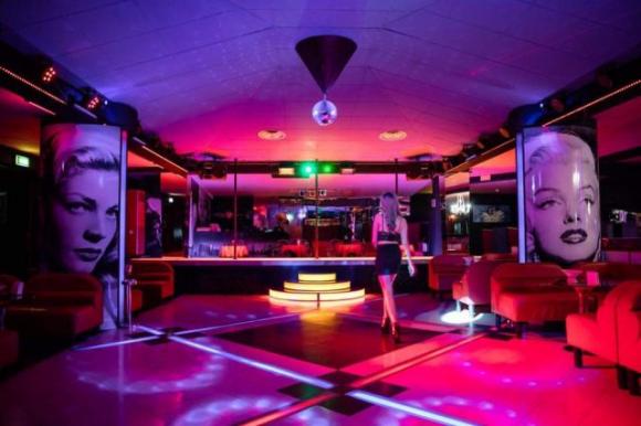 Sardegna: a 86 anni evade dai domiciliari per una serata al night club