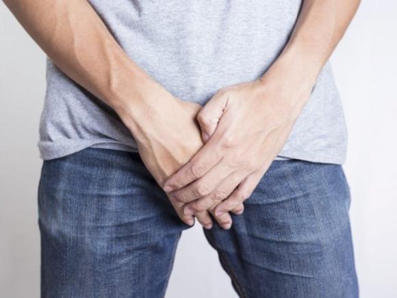 Ragazzo prova a infilare il membro in un tubo ma rimane incastrato per 4 giorni