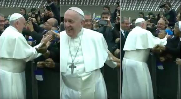 Vaticano, il Papa si rivolge a una suora africana: “Ho paura! Tu mordi!”