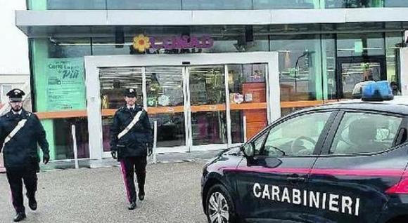 Rubano parmigiano per comprarsi la droga: arrestati