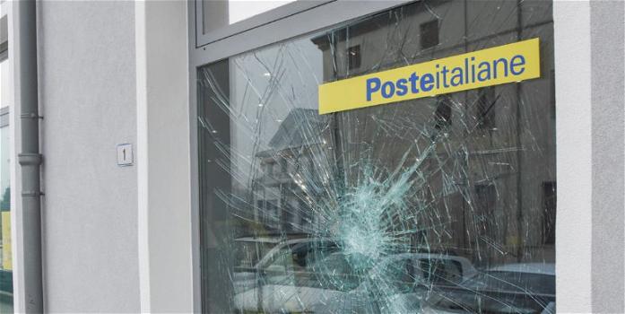 Padova: non ci sono i soldi per il reddito di cittadinanza, devasta l’ufficio postale