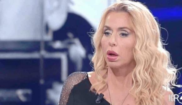 Valeria Marini risponde alle offese di Antonio Zequila e Antonella Elia