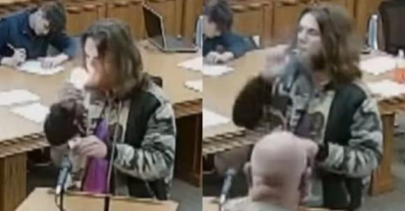 A processo per possesso di droga accende una canna in aula: arrestato