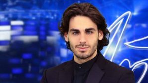 Festival di Sanremo: Alberto Urso rivela chi è il suo “Sole ad Est”, lo scatto commuove il web