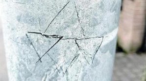 Padova, simboli e strani segni sui lampioni: la gente ha paura