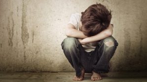 Pavia: brutti voti a scuola, bimbi picchiati dai genitori