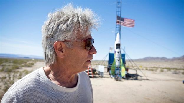 USA, costruisce razzo per dimostrare che la Terra é piatta: muore schiantandosi nel deserto