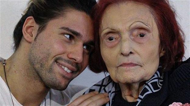 Luca Onestini, lontano dalla nonna che compie 100 anni. La colpa è del Coronavirus: "Supereremo anche questa"