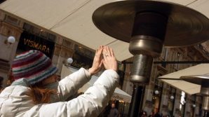 Molto presto tutti i riscaldatori esterni nei locali pubblici saranno banditi da Parigi