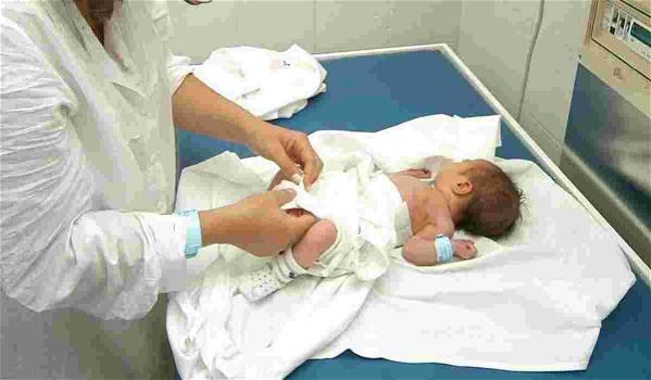 Cina: neonata di 17 giorni guarisce dal Coronavirus, è la più piccola ad essersi ripresa fino ad ora