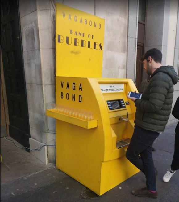 Stanco dei soliti bancomat? Ecco il distributore automatico di prosecco