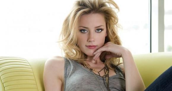 Johnny Depp: era la moglie Amber Heard a picchiarlo. Spuntano le prove
