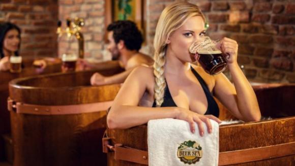 Ecco il centro benessere alternativo: nasce la Spa della birra