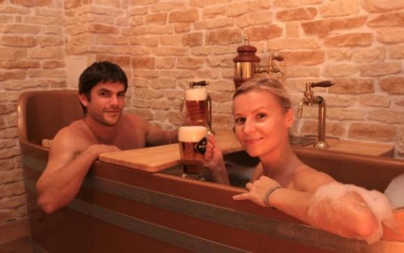 Ecco il centro benessere alternativo: nasce la Spa della birra