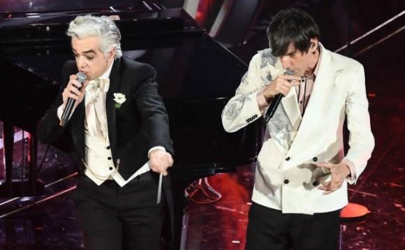 Morgan in conferenza: “Bugo è un dilettante, non reggeva il confronto”; ecco la sua versione
