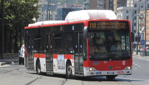 Napoli: psicosi corona, c’è un orientale alla fermata e l’autobus tira dritto senza fermarsi