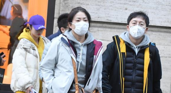 Napoli: psicosi corona, c’è un orientale alla fermata e l’autobus tira dritto senza fermarsi