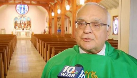 Don Bucci shock: “La pedofilia non uccide nessuno, l’aborto sì”