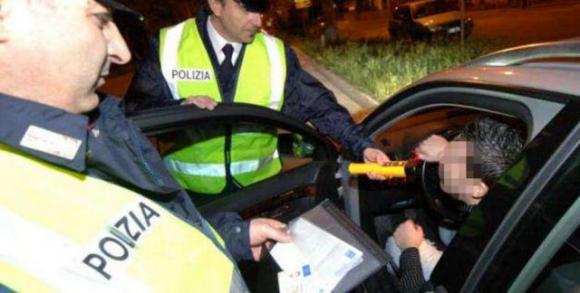 Coronavirus: la polizia stradale sospende tutti gli alcol test per paura del contagio