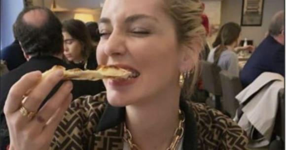 Chiara Ferragni risponde alla “bufala” del pizzaiolo di Caserta: la sua ironia è da incorniciare