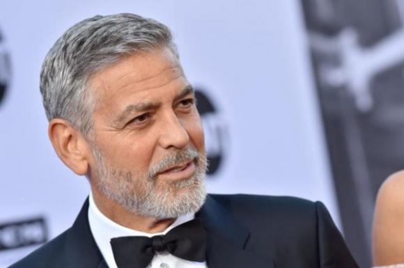 George Clooney ha un problema con i peti, l’ex governante svela: “E’ uno schifo”