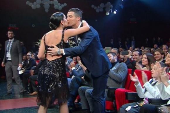 Sanremo 2020, chi è il ragazzo seduto vicino a Cristiano Ronaldo? Mistero svelato!