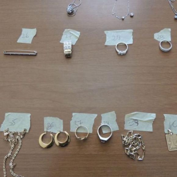 Arrestato per un reato, ruba 40€ ad un carabiniere in caserma