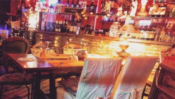Livorno: scappano senza pagare dal ristorante ma lasciano il “figlio” al tavolo. Denunciati